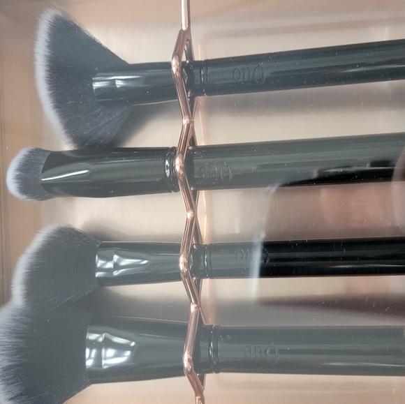 QUO BEAUTY COMPLEXION BRUSH SET WITH STAND - Picture 6 of 6